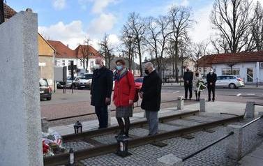 Delegacja Koła Sybirak&oacute;w w Rogoźnie