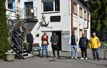 04