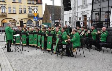 Pomnik Kr&oacute;la Przemysła II zdobi już nasze miasto.  14