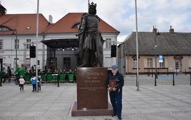 Pomnik Kr&oacute;la Przemysła II zdobi już nasze miasto.  17