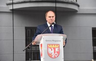 Pomnik Kr&oacute;la Przemysła II zdobi już nasze miasto.  24