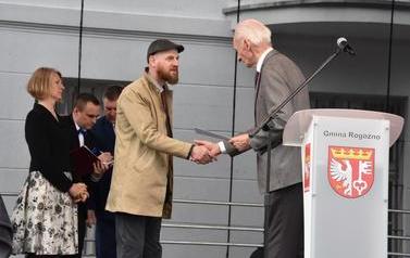 Pomnik Kr&oacute;la Przemysła II zdobi już nasze miasto.  27