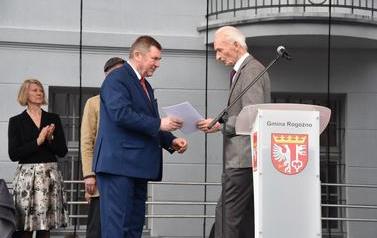 Pomnik Kr&oacute;la Przemysła II zdobi już nasze miasto.  28
