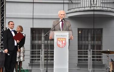 Pomnik Kr&oacute;la Przemysła II zdobi już nasze miasto.  30