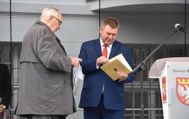 Pomnik Kr&oacute;la Przemysła II zdobi już nasze miasto.  32
