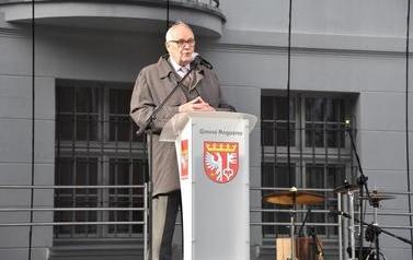 Pomnik Kr&oacute;la Przemysła II zdobi już nasze miasto.  35