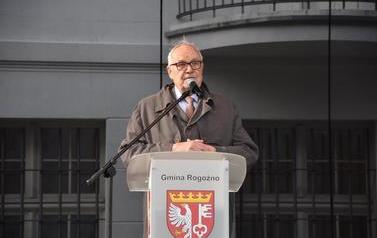 Pomnik Kr&oacute;la Przemysła II zdobi już nasze miasto.  36
