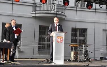 Pomnik Kr&oacute;la Przemysła II zdobi już nasze miasto.  39