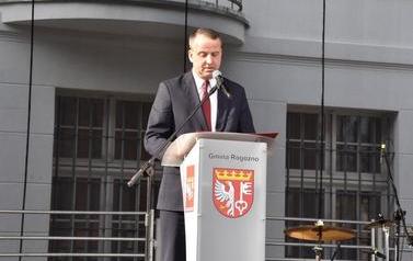 Pomnik Kr&oacute;la Przemysła II zdobi już nasze miasto.  40