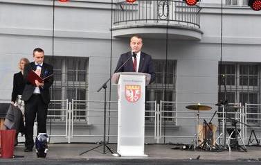 Pomnik Kr&oacute;la Przemysła II zdobi już nasze miasto.  41