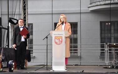 Pomnik Kr&oacute;la Przemysła II zdobi już nasze miasto.  42