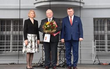 Pomnik Kr&oacute;la Przemysła II zdobi już nasze miasto.  47