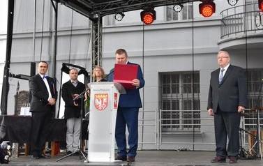 Pomnik Kr&oacute;la Przemysła II zdobi już nasze miasto.  50