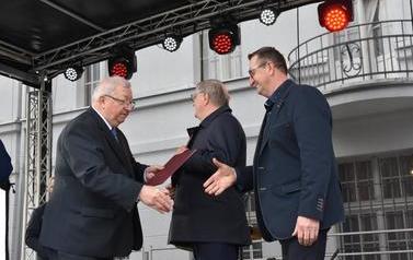 Pomnik Kr&oacute;la Przemysła II zdobi już nasze miasto.  53