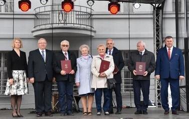 Pomnik Kr&oacute;la Przemysła II zdobi już nasze miasto.  54