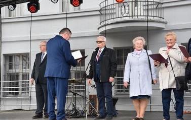 Pomnik Kr&oacute;la Przemysła II zdobi już nasze miasto.  56