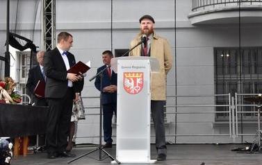 Pomnik Kr&oacute;la Przemysła II zdobi już nasze miasto.  59