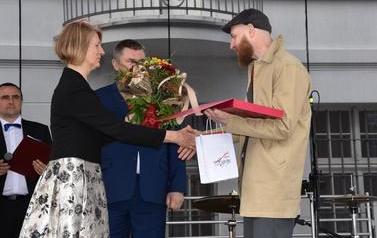 Pomnik Kr&oacute;la Przemysła II zdobi już nasze miasto.  61