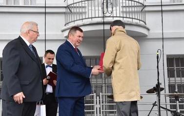 Pomnik Kr&oacute;la Przemysła II zdobi już nasze miasto.  63