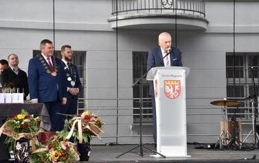 Pomnik Kr&oacute;la Przemysła II zdobi już nasze miasto.  65