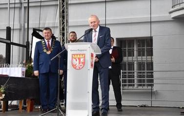 Pomnik Kr&oacute;la Przemysła II zdobi już nasze miasto.  66