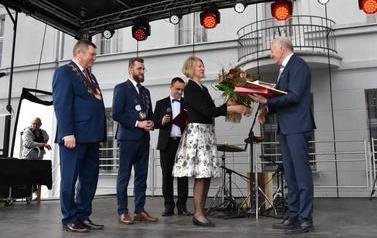 Pomnik Kr&oacute;la Przemysła II zdobi już nasze miasto.  68