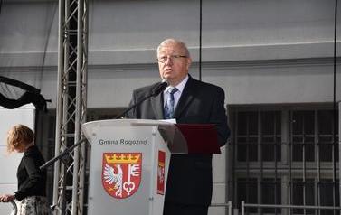 Pomnik Kr&oacute;la Przemysła II zdobi już nasze miasto.  78