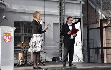 Pomnik Kr&oacute;la Przemysła II zdobi już nasze miasto.  80