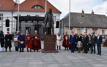 Pomnik Kr&oacute;la Przemysła II zdobi już nasze miasto.  85