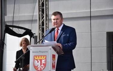 Pomnik Kr&oacute;la Przemysła II zdobi już nasze miasto.  97