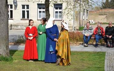 Pomnik Kr&oacute;la Przemysła II zdobi już nasze miasto.  118