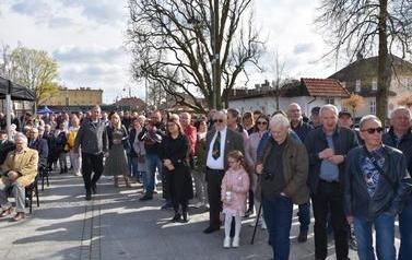 Pomnik Kr&oacute;la Przemysła II zdobi już nasze miasto.  121