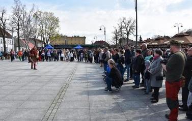 Pomnik Kr&oacute;la Przemysła II zdobi już nasze miasto.  130
