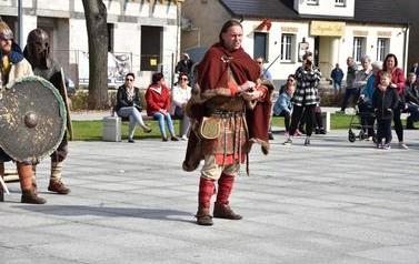 Pomnik Kr&oacute;la Przemysła II zdobi już nasze miasto.  132