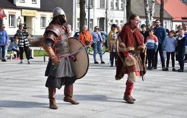 Pomnik Kr&oacute;la Przemysła II zdobi już nasze miasto.  133