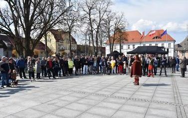 Pomnik Kr&oacute;la Przemysła II zdobi już nasze miasto.  136