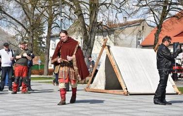 Pomnik Kr&oacute;la Przemysła II zdobi już nasze miasto.  139