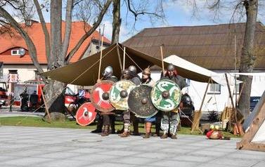 Pomnik Kr&oacute;la Przemysła II zdobi już nasze miasto.  140