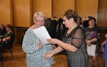 Walentynkowy Dzień Babci i dziadka w Oddziale Rejonowym PZERiI w Rogoźnie 12