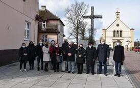 Koło Sybirak&oacute;w w Rogoźnie wraz z przedstawicielami władz samorządowych - Zastępcą Burmistrza Markiem Jagodą