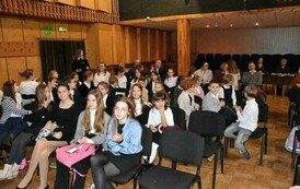 "Żaden dzień się nie powt&oacute;rzy" w konkursie recytatorskim 32