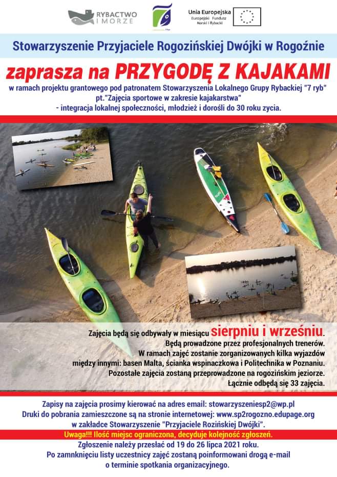 plakat Przygody z Kajakami zdjęcia kajaków i ludzi na plażach oraz na dole i na górze kolorowy tekst