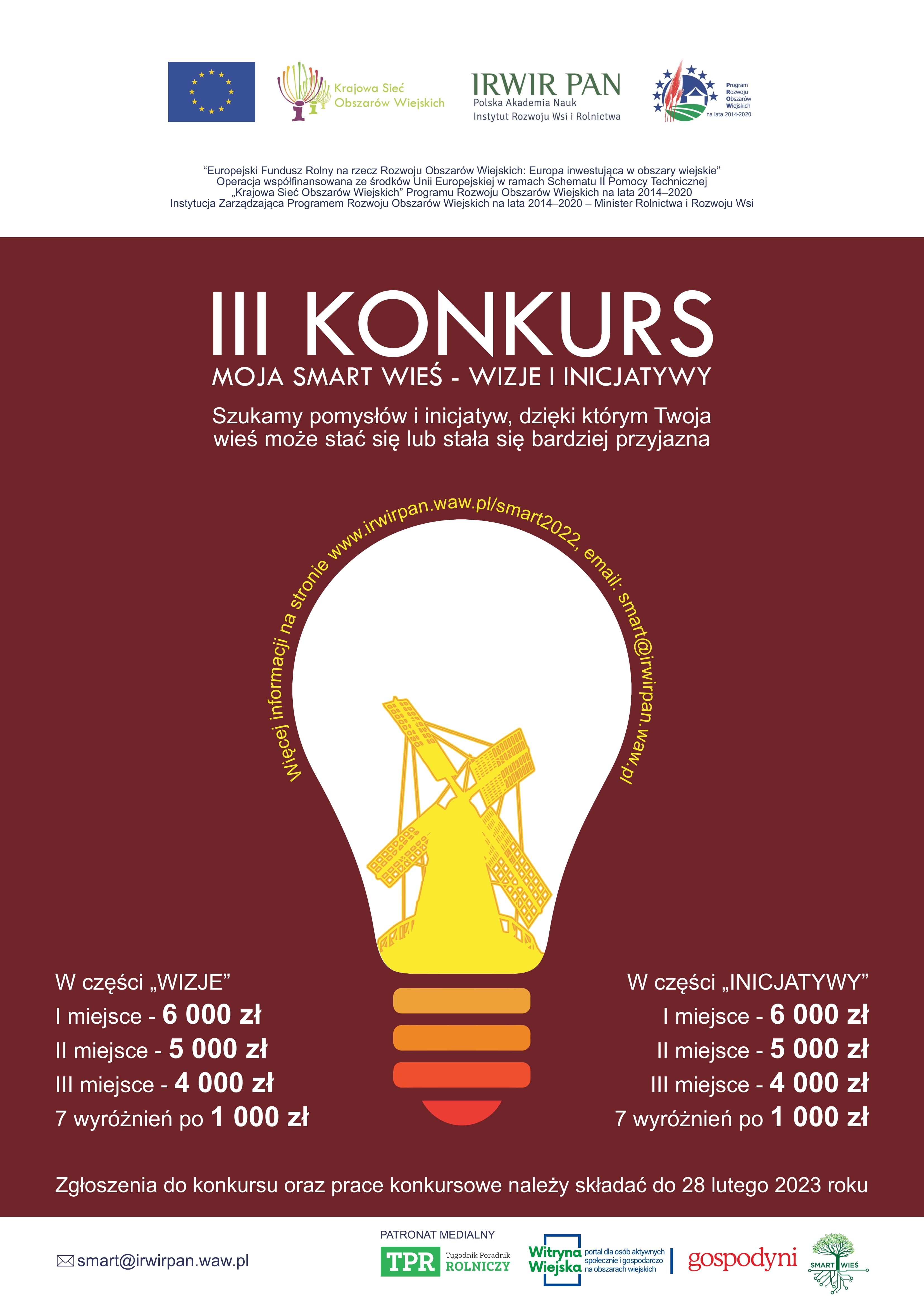 plakat konkursu Moja smart wieś na środku na brązowym tle, grafika żarówki z żółtym młynem w środku a wokół żarówki biały tekst; na dole i na górze loga na białym tle