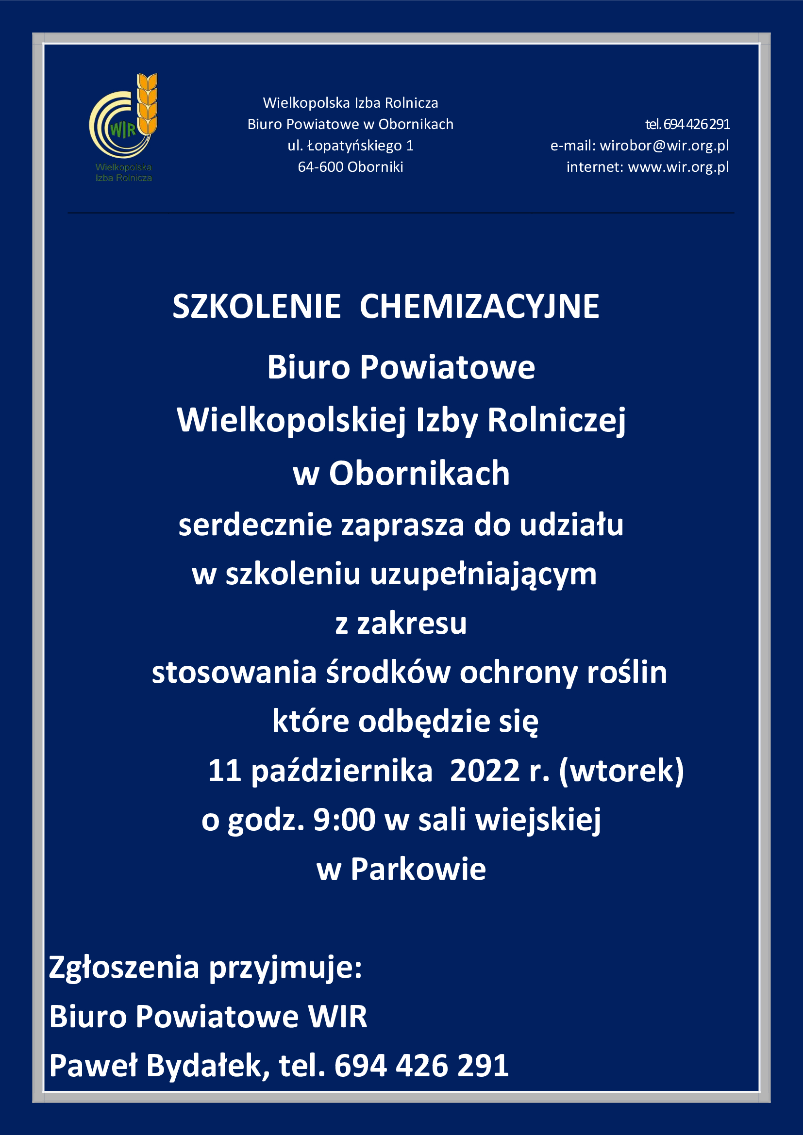 biały tekst na granatowym tle
