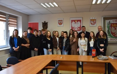 Zdjęcie do Wizyta uczni&oacute;w klasy 8 Szkoły Podstawowej im. Adama Mickiewicza w Budziszewku