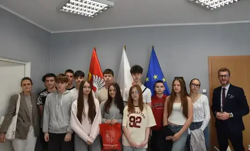 Zdjęcie do Wizyta uczni&oacute;w ze Szkoły Podstawowej nr 3 im. Powstańc&oacute;w Wielkopolskich w Rogoźnie