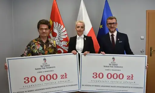 Zdjęcie do  Dwa stypendia o łącznej wartości 60 tys. zł dla absolwent&oacute;w rogozińskiego liceum